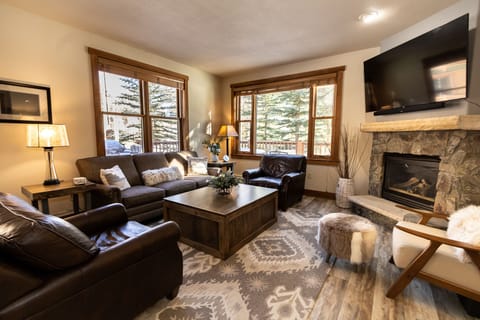 Cozy up by your private fireplace in this inviting living space, where leather seating and mountain views create the perfect retreat.