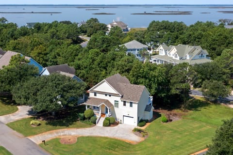 MB11: Sweet Caroline's | Front Exterior