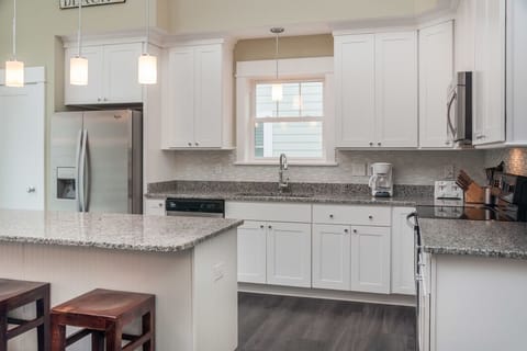 BV10B: Beacon Villas 10B | Mid Level Kitchen Area