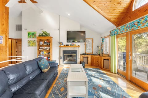 CL718: Dunewood | Top Level Living Area