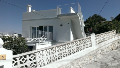 Upper level with roof terrace