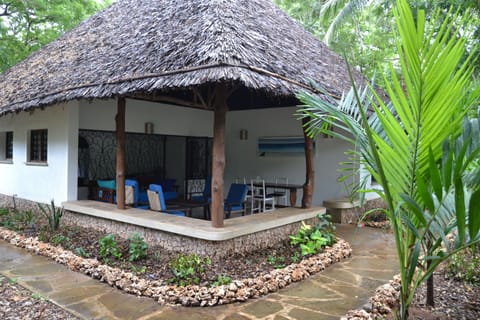 Cottages made from local materials blend into the lush garden. Peace and quiet.