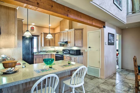 Kitchen | Cooking Basics | Breakfast Bar