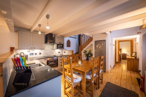 Kitchen & Dining area