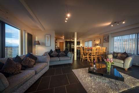 Living room & Dining area