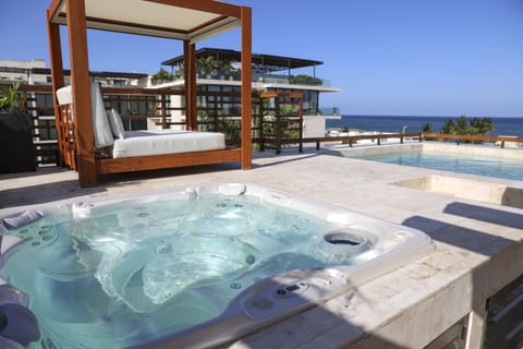 Outdoor spa tub