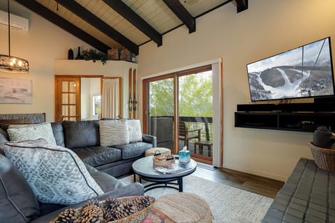 Sink into plush leather seating while your favorite shows play on the large TV, with stunning mountain views beckoning from your private balcony.