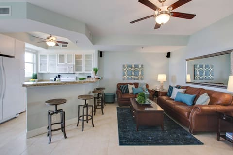 Breakfast bar with seating for 4