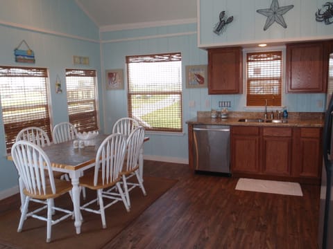 Large open Kitchen, Granite and stainless appliances