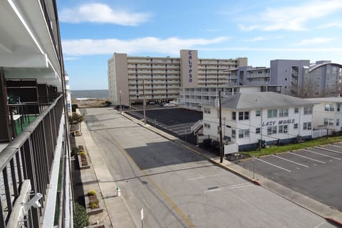 Sunrise Sea 308-Oceanside 63rd St, Pool, Elev, W/D, AC Apartment in Ocean City