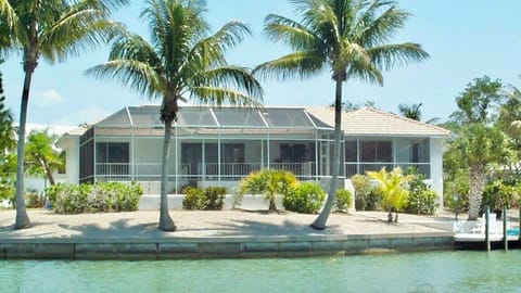 Waterfront w/private beach access parking permit
