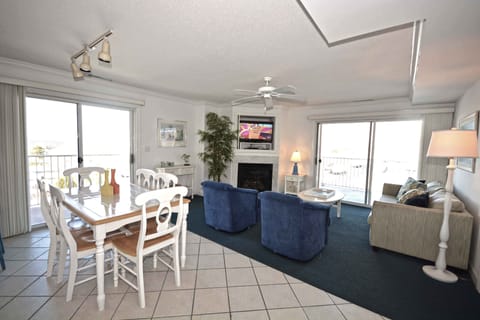 Lorelei 308 Living Room