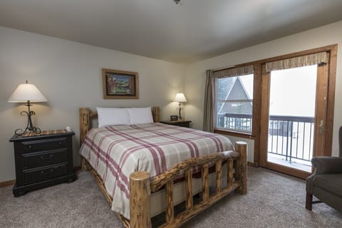 Queen bed with new 14" memory foam mattress.