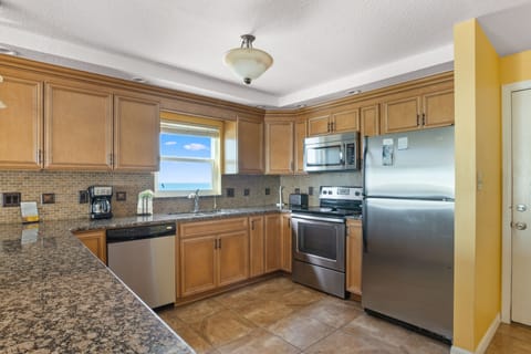 Very large spacious kitchen