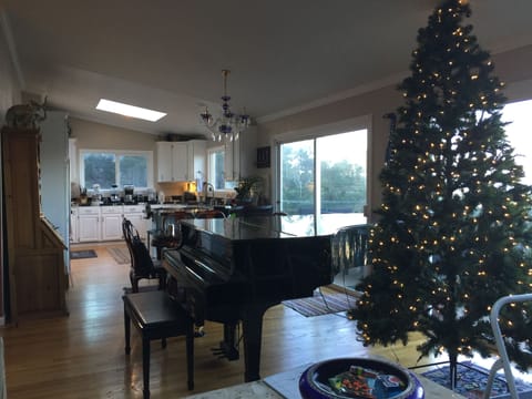 Nice concert grand piano for you to enjoy playing or listening to when it plays