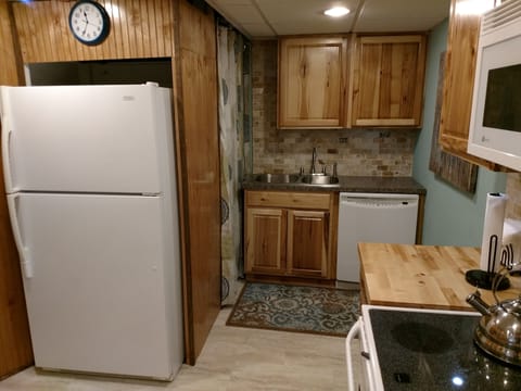 Refrigerator with Ice Maker, Sink and Dishwasher to Make It Easy on the Crew