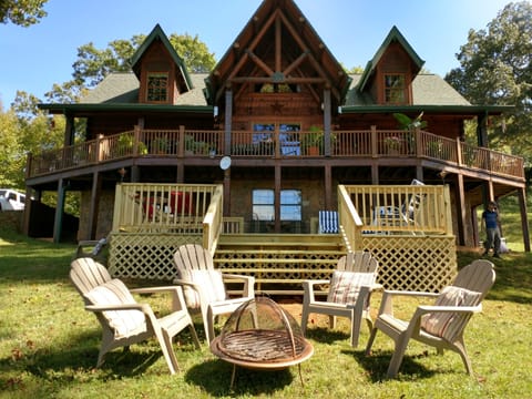 Gorgeous Deck with Stunning  Mountain View - BBQ, Fire Pit, Chairs, Dining