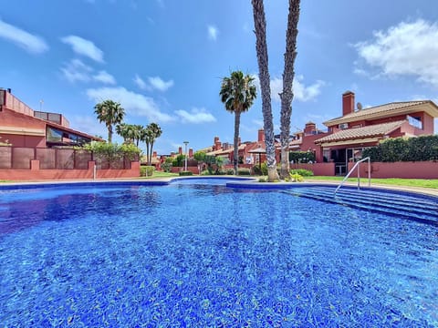 Modern Bungalow with patio, Wi-Fi, Smart TV, modern kitchen, lounge/dining, communal pool, roof with views.
