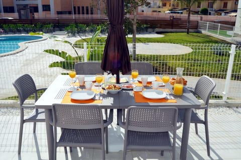 Beautiful terrace well equipped of Santiago de la Ribera apartament