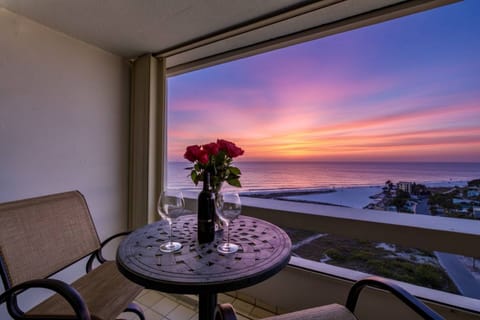 Enjoy evenings on the open-air balcony, soaking up the Siesta sunsets!