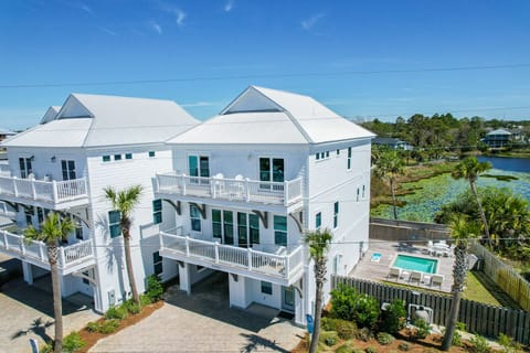 Bare Feet is a 6 bedroom, 6.5 bathroom home that sleeps 20 guests