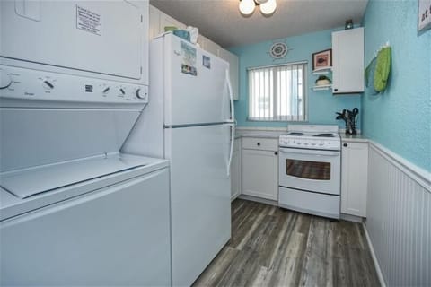 kitchen with washer/dryer