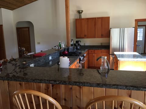 Kitchen and breakfast counters