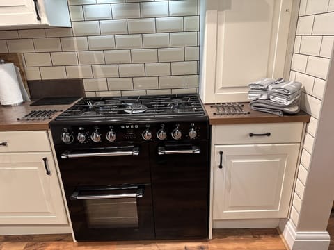 SMEG 90cm range cooker for you budding chefs