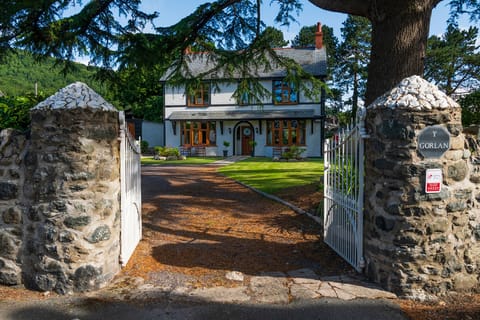 5 bed all ensuite detached luxury house in the heart of picturesque Rowen.  
