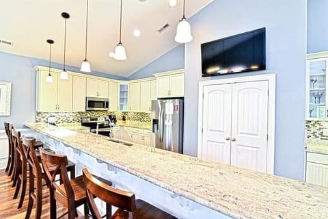 Huge Luxury House with Pool