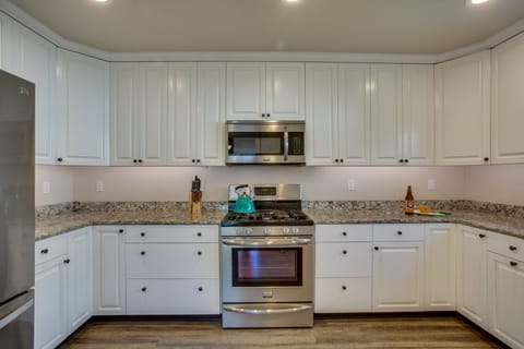 Stainless steel appliances to enjoy cooking your meals.