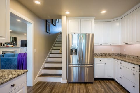 This fully equipped kitchen has every possible convenience