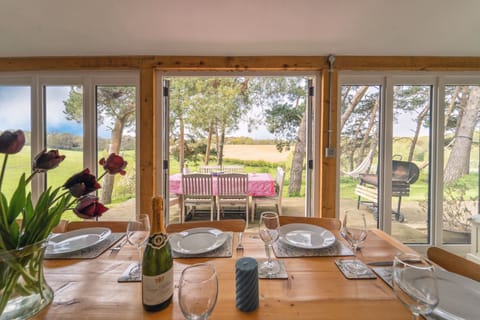 The Dairy, Lodge Farm, Freston: Beautiful countryside views from the dining table