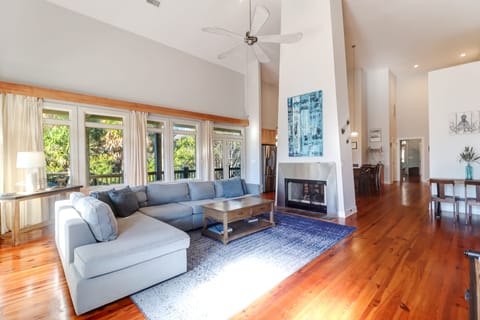 Living Room & Kitchen Open Floorplan