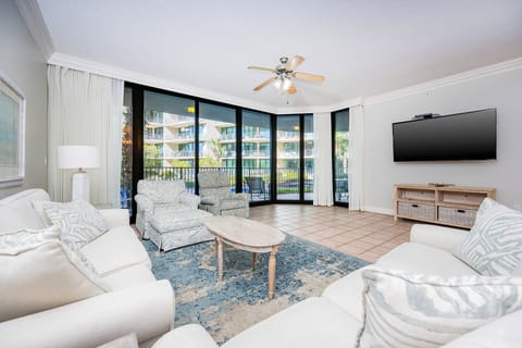Phoenix on the Bay 1124, Orange Beach, Alabama, bay view, 3 bedroom condominium on the 1st floor