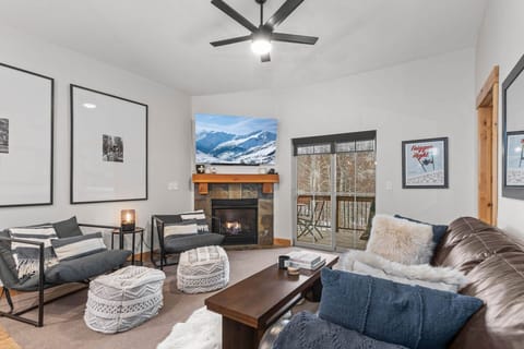 Vacation Rentals in Park City at Bear Hollow Lodges 3401: Living room with gas fireplace and private balcony access