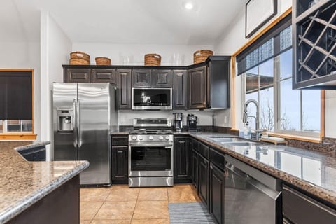 Vacation Rentals in Park City at Bear Hollow Lodges 3401: Fully-equipped kitchen with stainless steel appliances