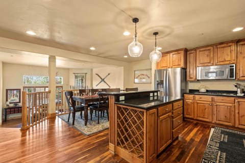 Vacation Rentals in Park City at Bear Hollow Village 5437: Fully-equipped kitchen