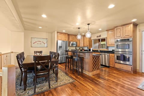 Vacation Rentals in Park City at Bear Hollow Village 5437: Fully-equipped kitchen
