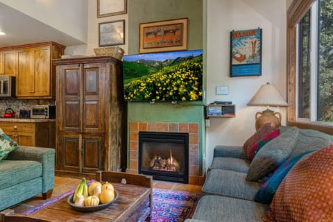 Vacation Rentals in Park City at Three Kings 8: Living room - gas fireplace and T