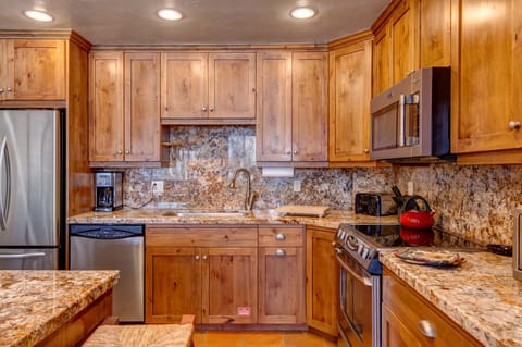 Vacation Rentals in Park City at Three Kings 8: Stainless steel appliances, granite countertops, fully-equipped
