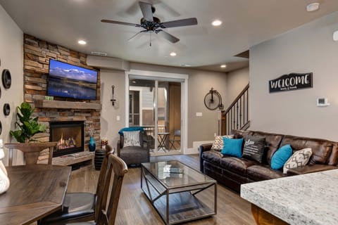 Parks Edge 13623: Living Room