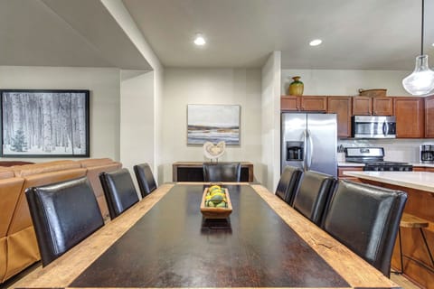 Bear Hollow Village 5610