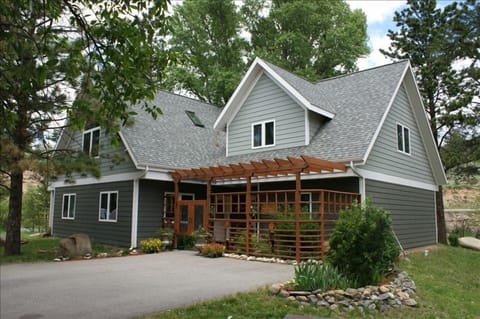 Enter our garden gates for a wonderful getaway.. mountain style