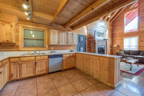 Fully Equipped Kitchen with Stainless Steel Appliances and Breakfast Bar Seating for Four