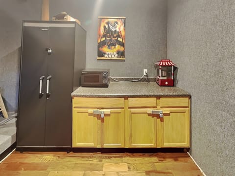 Media Room - Popcorn Bar!