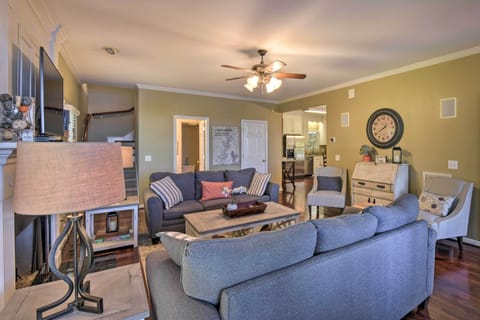 Living Room | Kitchen Access