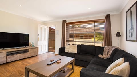 Cosy living room with 55 inch smart TV with Sound bar + Netflix, Foxtel & Amazon Prime