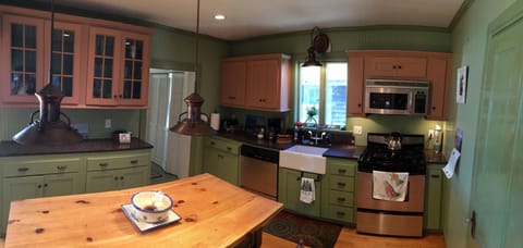 Newly tastefully restored kitchen with all recently updated appliances. Gasstove