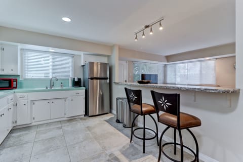 Counter for eating or working